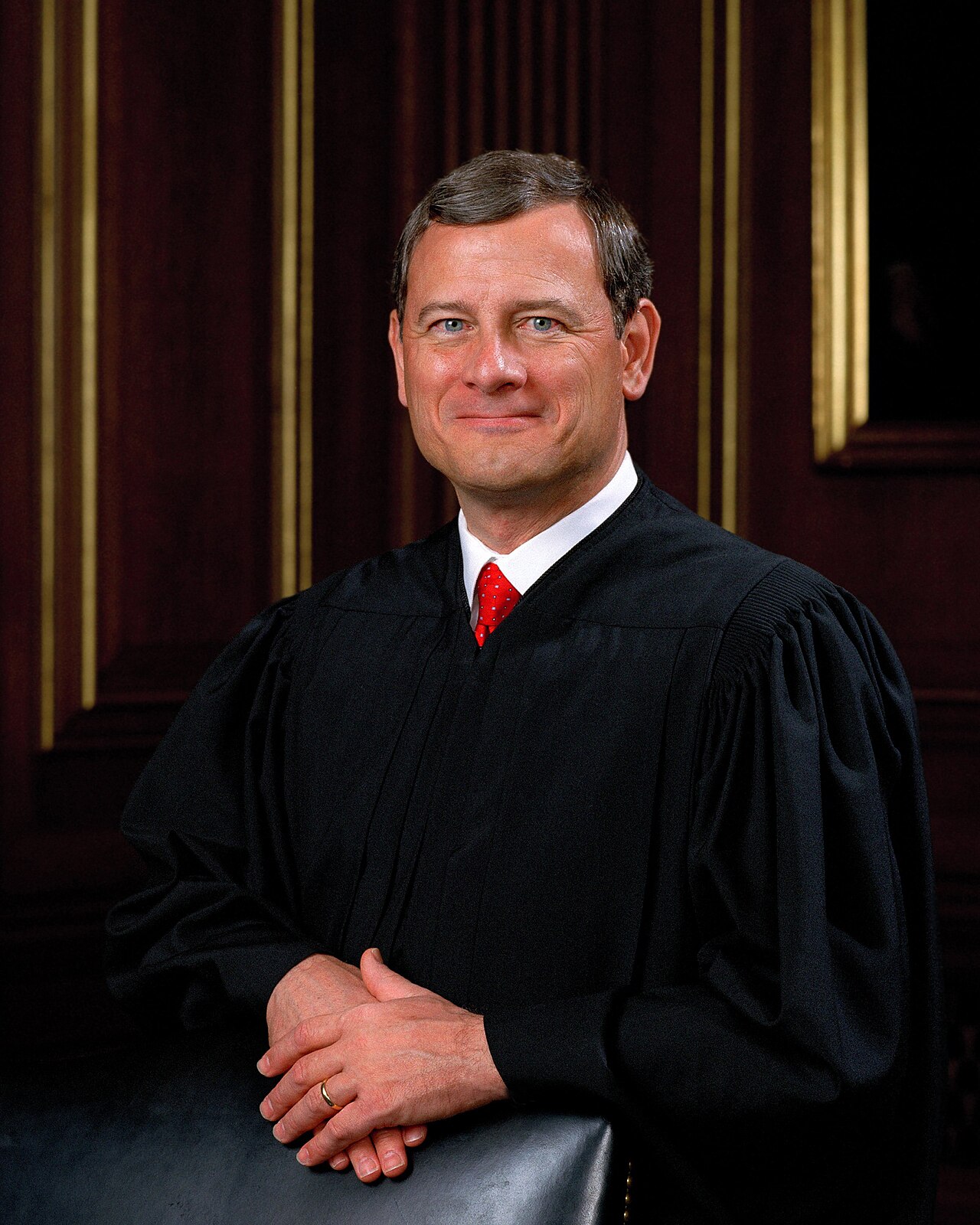 Chief Justice John G. Roberts Jr., official portrait.
